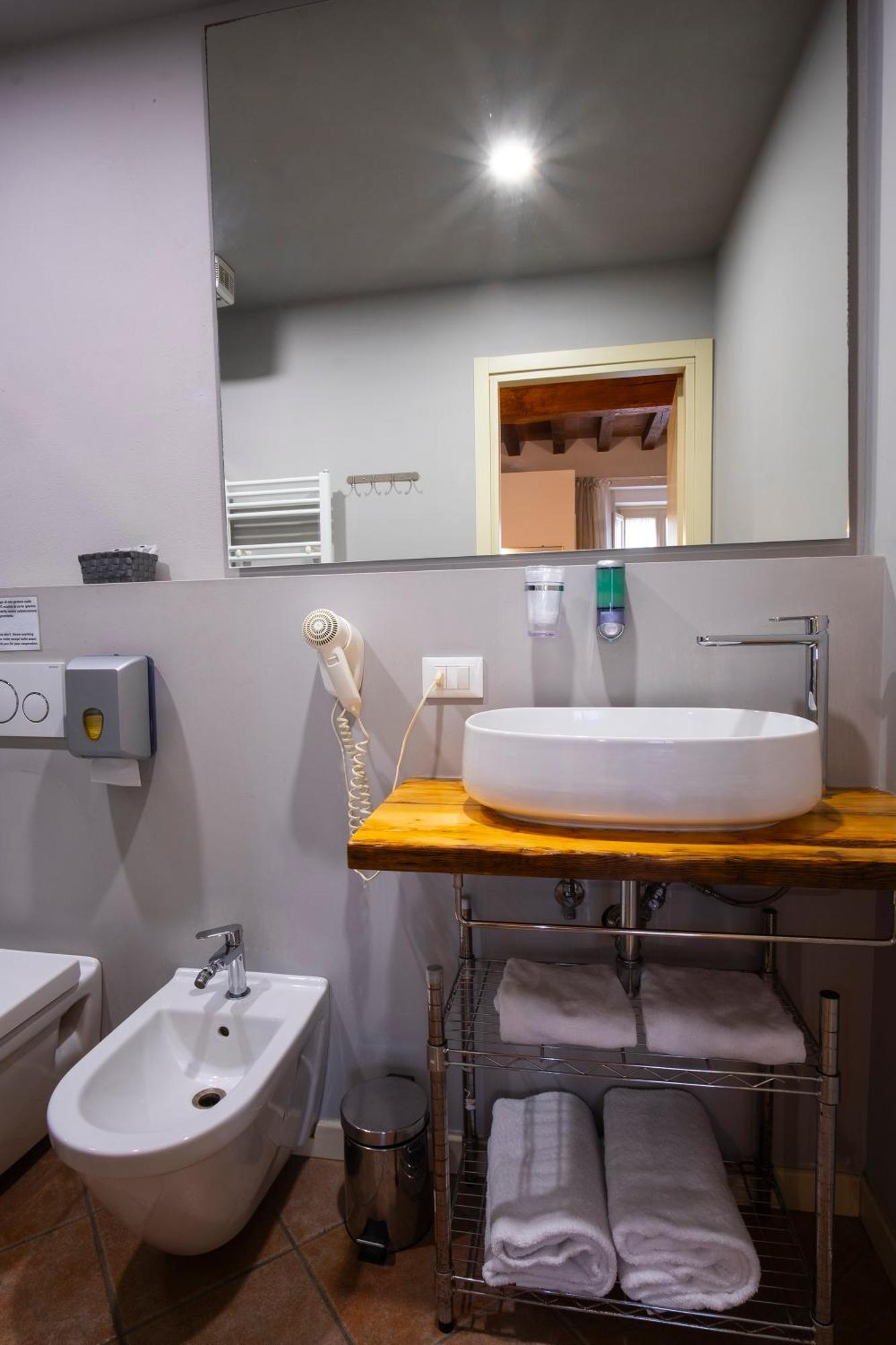 Il Cortiletto Hotell Piacenza Exteriör bild